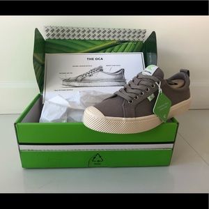 NWT Cariuma Gray Sneakers size 9.5